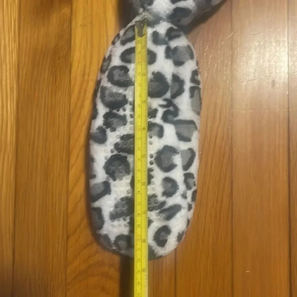 Cheetah print house slippers with grippers NWOT - Picture 8 of 10